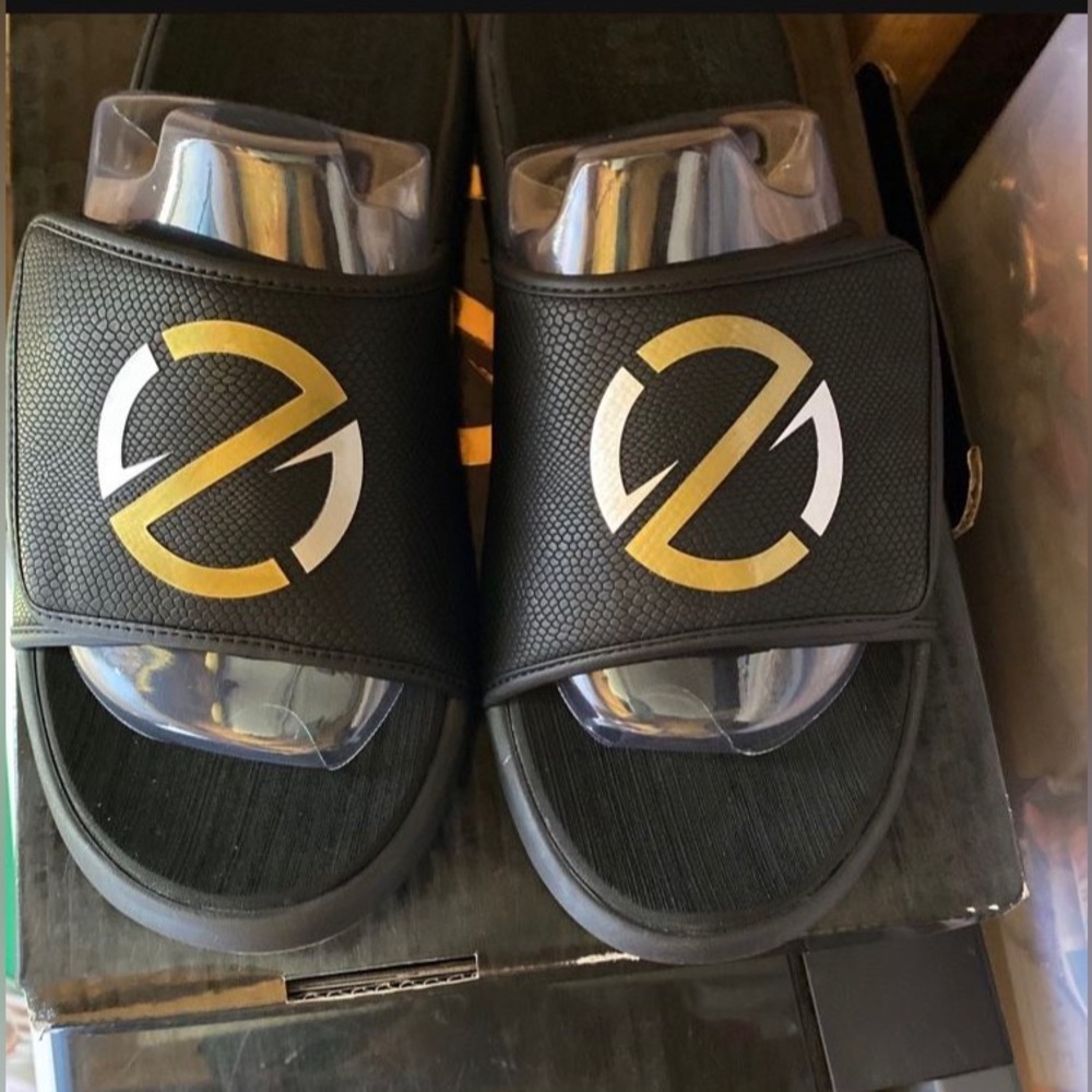 NWT. BIG BALLER BRAND Z02.slides 100% Original.